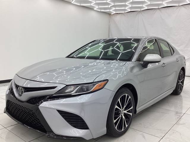 2018 Toyota Camry SE FWD photo