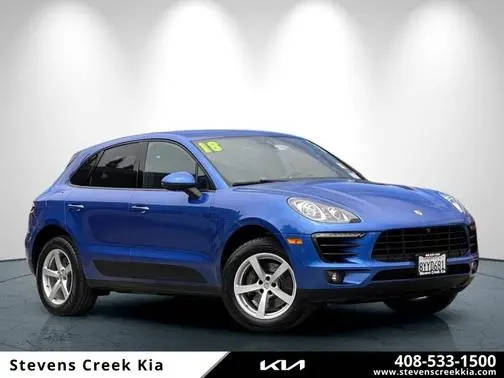 2018 Porsche Macan  AWD photo