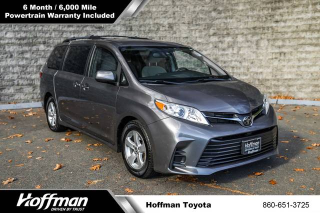 2019 Toyota Sienna LE FWD photo