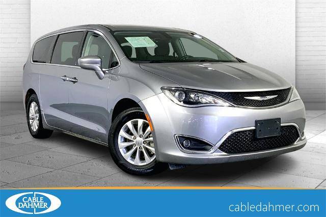 2019 Chrysler Pacifica Minivan Touring Plus FWD photo