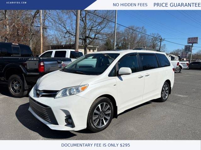 2019 Toyota Sienna XLE AWD photo