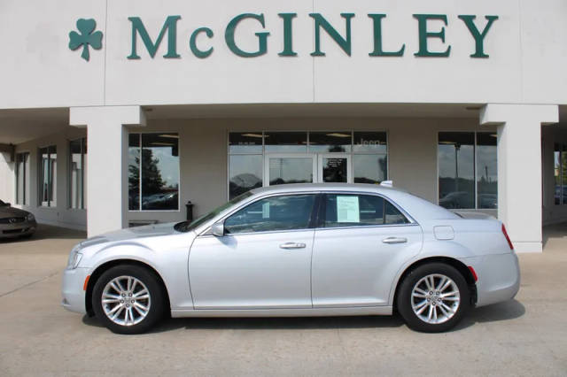 2019 Chrysler 300 Touring RWD photo