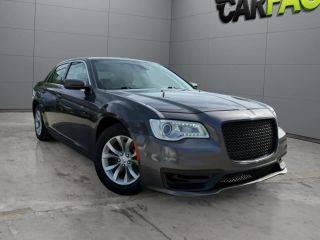 2019 Chrysler 300 Touring RWD photo