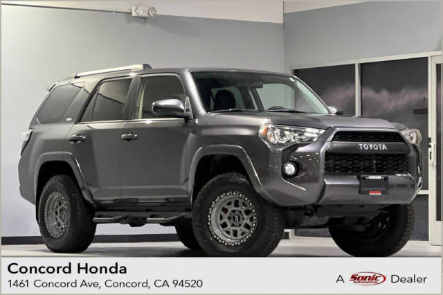 2019 Toyota 4Runner SR5 4WD photo