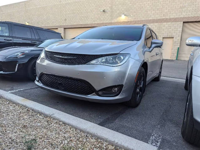 2019 Chrysler Pacifica Minivan Limited FWD photo