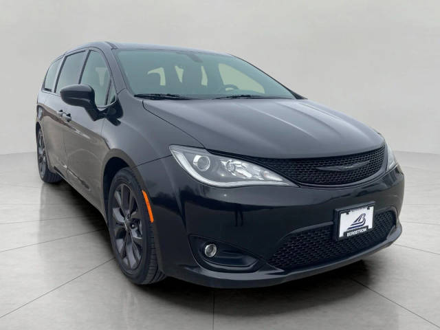 2019 Chrysler Pacifica Minivan Touring Plus FWD photo