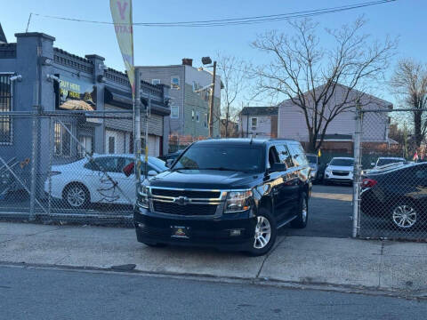 2019 Chevrolet Suburban LT 4WD photo
