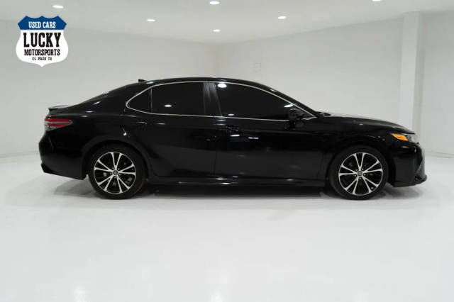 2019 Toyota Camry SE FWD photo