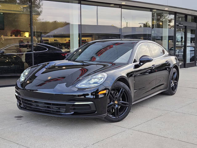 2019 Porsche Panamera  RWD photo