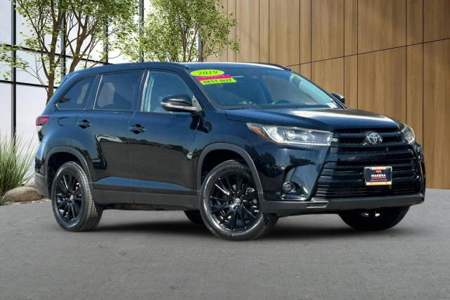 2019 Toyota Highlander SE FWD photo