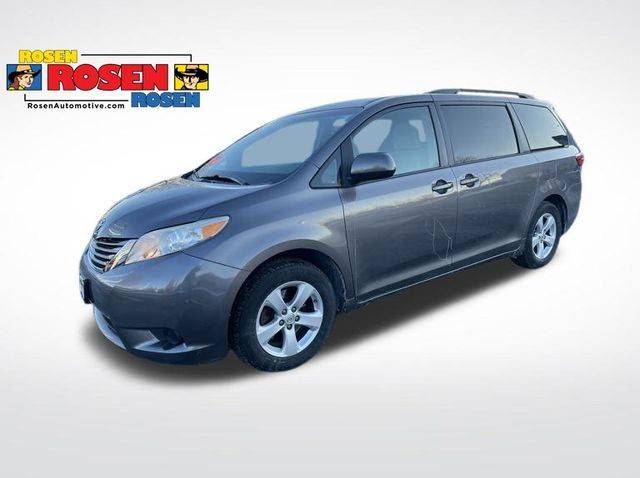 2015 Toyota Sienna LE FWD photo