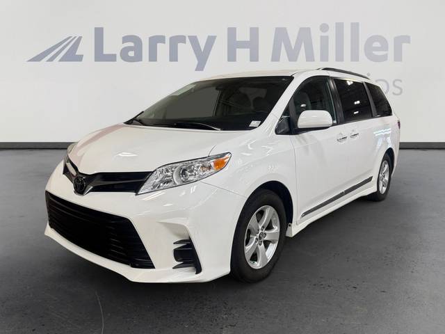 2019 Toyota Sienna LE FWD photo
