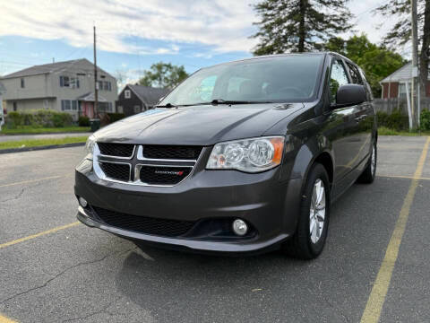 2018 Dodge Grand Caravan SXT FWD photo