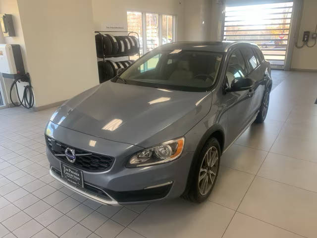 2018 Volvo V60 Cross Country  AWD photo