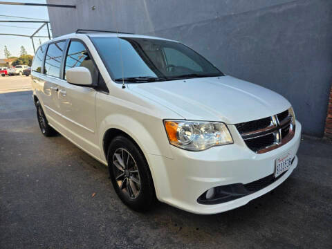 2017 Dodge Grand Caravan SXT FWD photo