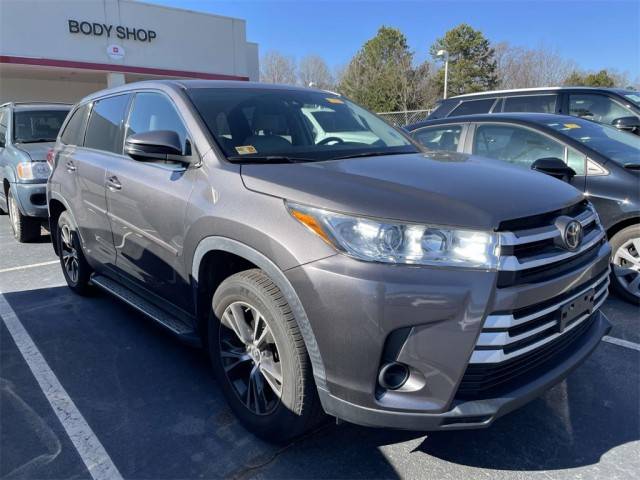 2019 Toyota Highlander LE AWD photo