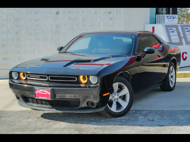 2018 Dodge Challenger SXT RWD photo