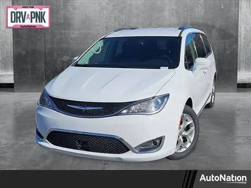 2018 Chrysler Pacifica Minivan Touring L Plus FWD photo