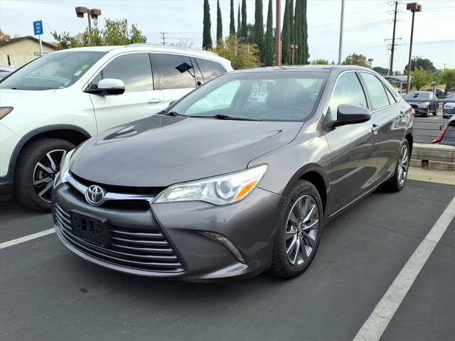 2016 Toyota Camry XLE FWD photo