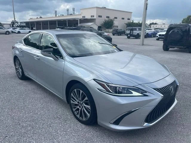 2019 Lexus ES ES 300h FWD photo