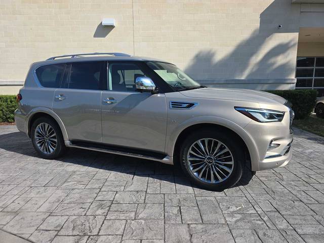 2018 Infiniti QX80 4WD photo