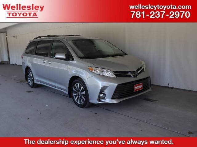 2019 Toyota Sienna XLE AWD photo