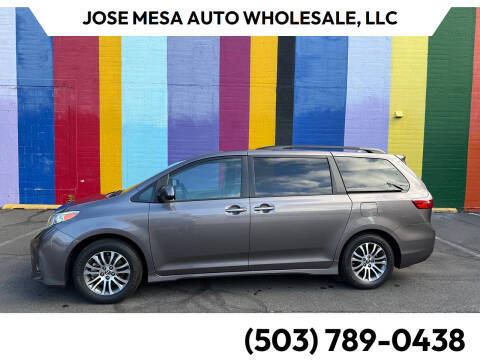 2019 Toyota Sienna XLE FWD photo