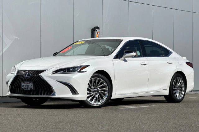 2019 Lexus ES ES 300h Luxury FWD photo