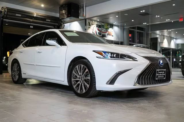 2019 Lexus ES ES 300h FWD photo