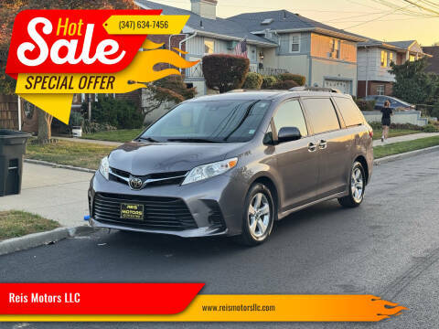 2019 Toyota Sienna LE FWD photo