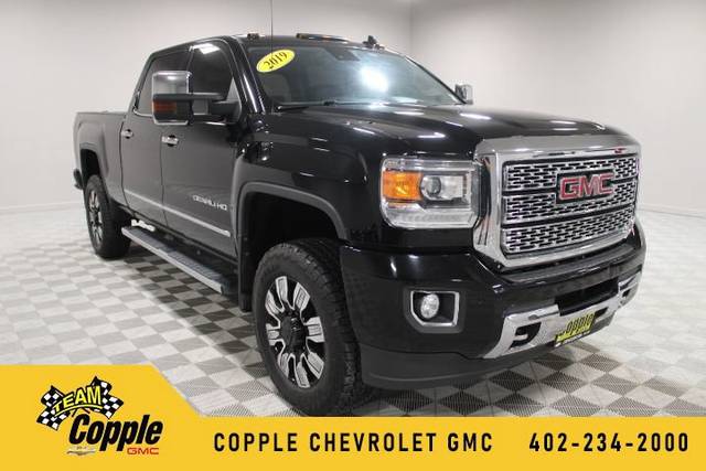 2019 GMC Sierra 2500HD Denali 4WD photo