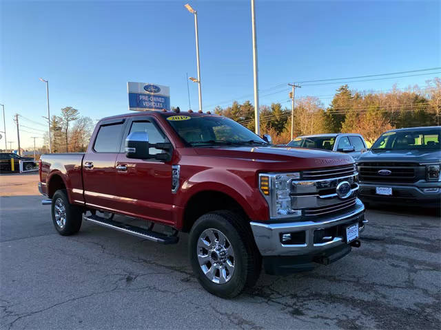 2019 Ford F-250 Super Duty LARIAT 4WD photo