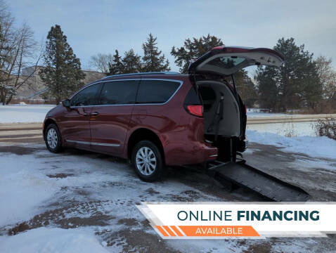 2018 Chrysler Pacifica Minivan Touring L FWD photo