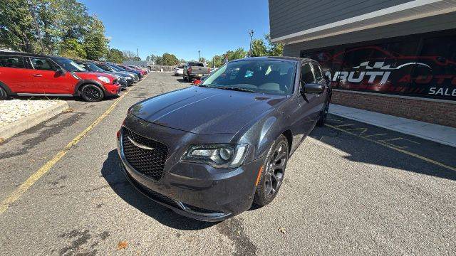 2019 Chrysler 300 Touring RWD photo