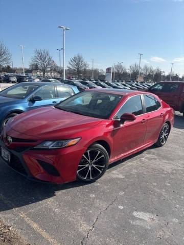 2019 Toyota Camry SE FWD photo