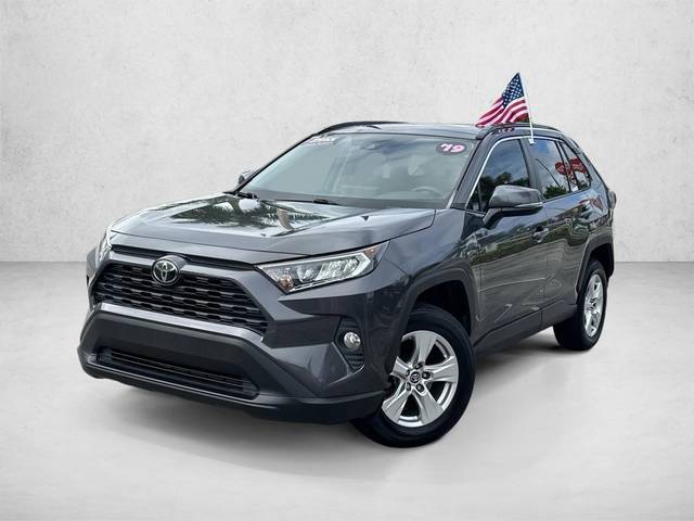 2019 Toyota RAV4 XLE FWD photo
