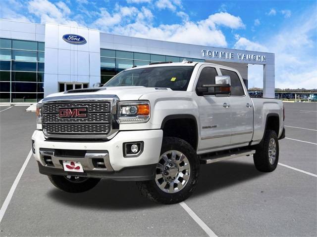 2019 GMC Sierra 2500HD Denali 4WD photo