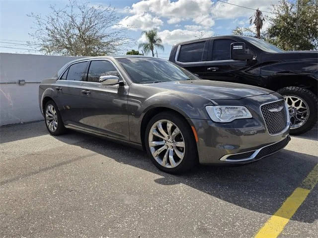 2019 Chrysler 300 Touring RWD photo