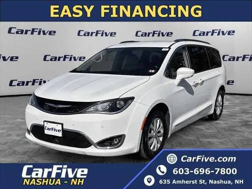 2019 Chrysler Pacifica Minivan Touring L FWD photo