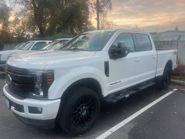 2019 Ford F-250 Super Duty LARIAT 4WD photo