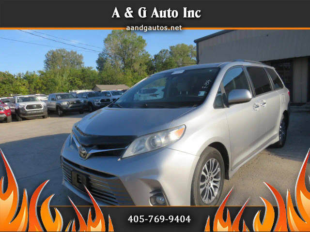 2018 Toyota Sienna XLE FWD photo