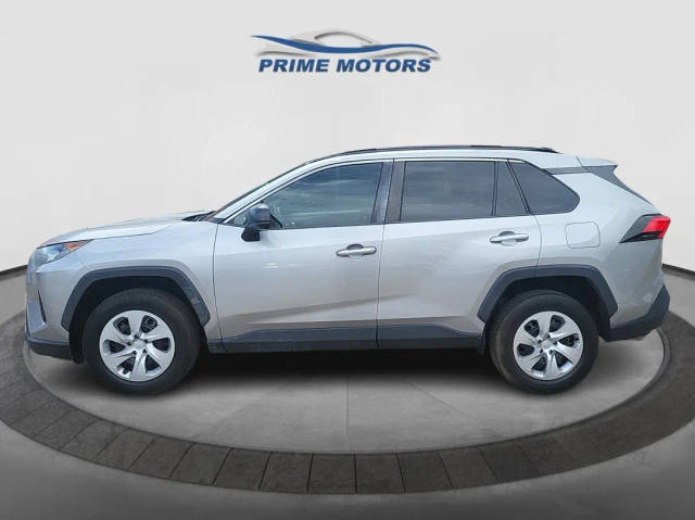 2019 Toyota RAV4 LE FWD photo