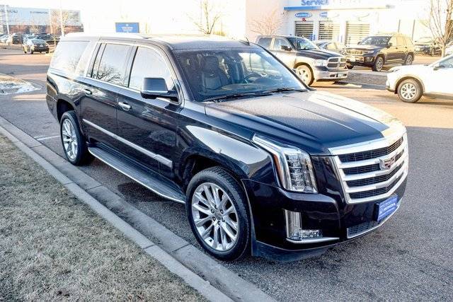 2019 Cadillac Escalade ESV Luxury 4WD photo