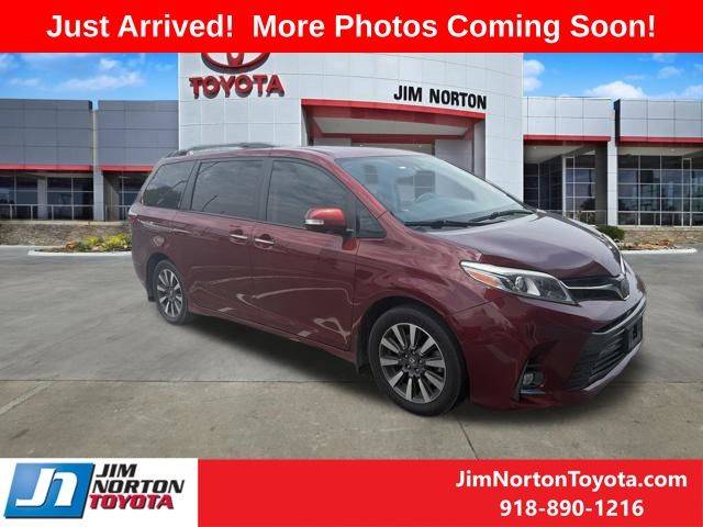2019 Toyota Sienna Limited FWD photo