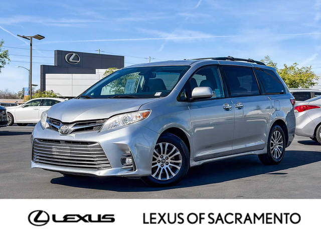 2019 Toyota Sienna XLE FWD photo