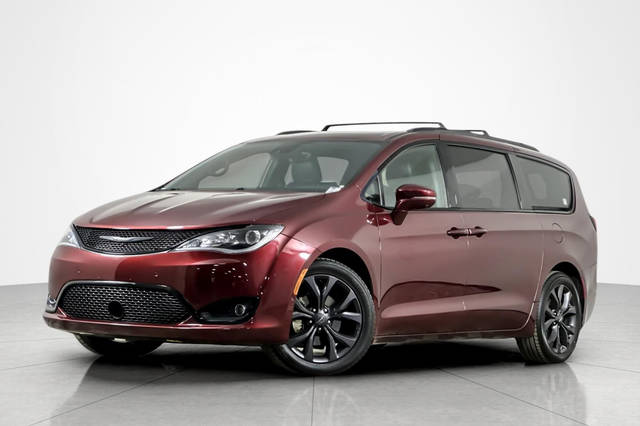 2019 Chrysler Pacifica Minivan Limited FWD photo