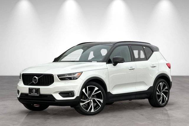 2019 Volvo XC40 R-Design FWD photo