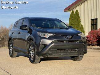 2018 Toyota RAV4 LE FWD photo