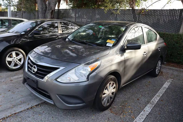 2018 Nissan Versa SV FWD photo