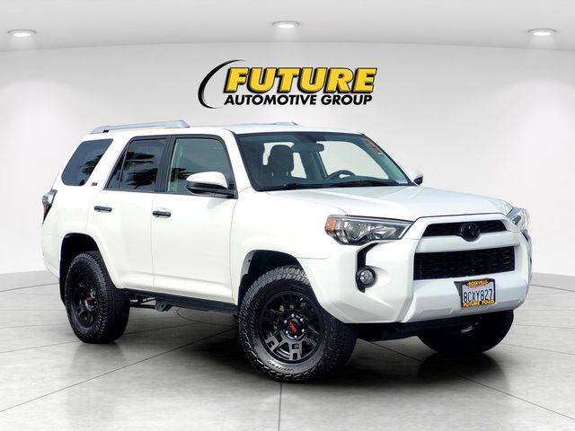 2018 Toyota 4Runner SR5 4WD photo